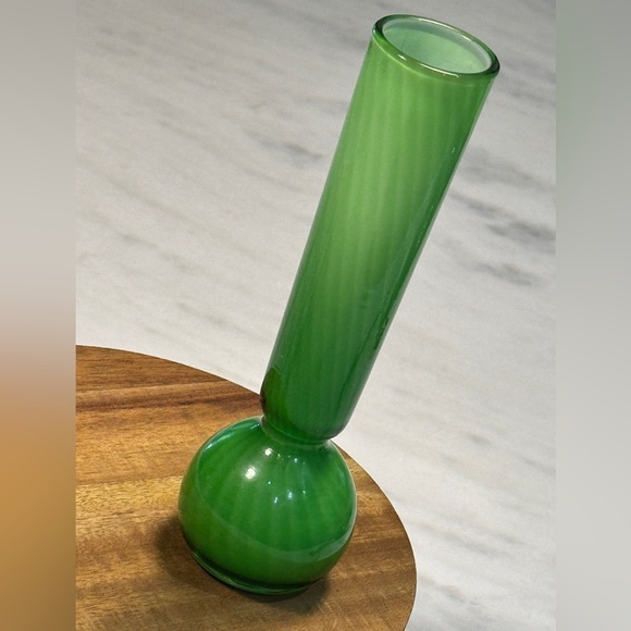 Midcwntuey Green Art Glass Swirled Vase - Picture 4 of 6